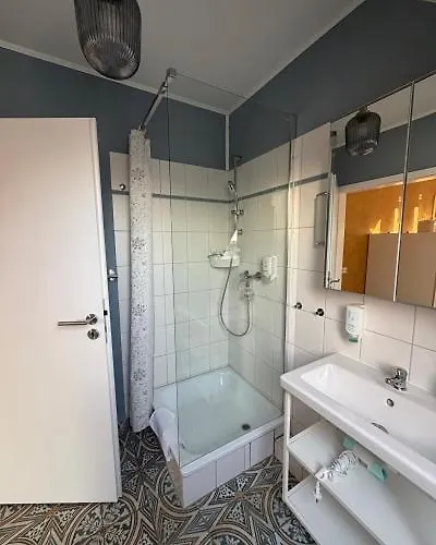 Apartment Familienunterkunft 2 Sz Balkon Zentral Stadtnah Bola 50a